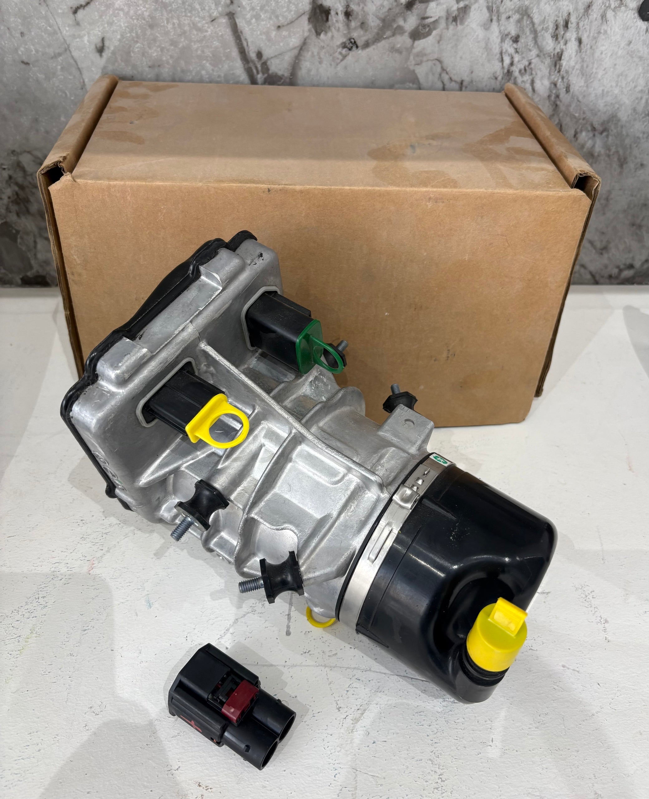 Universal Power Steering Pump for Mercedes-Benz S-Class 2015 - New-Main image