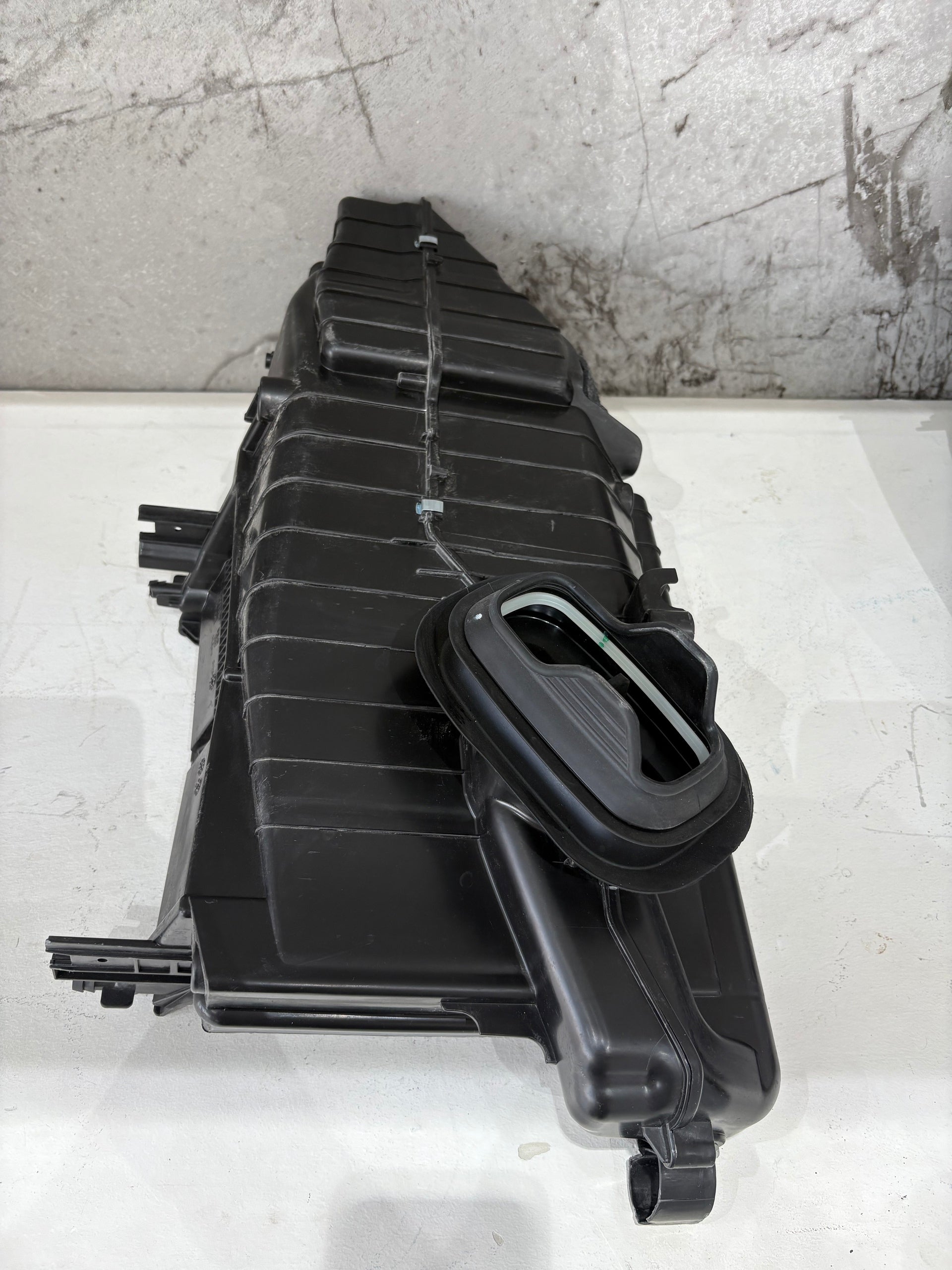 Universal AC Evaporator for Volkswagen Touareg 2018 - New-Main image
