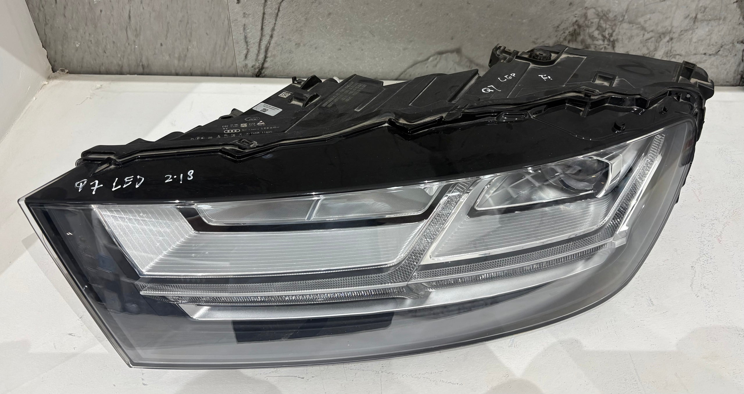 LED Headlamp for Audi Q7 2018 - Used2