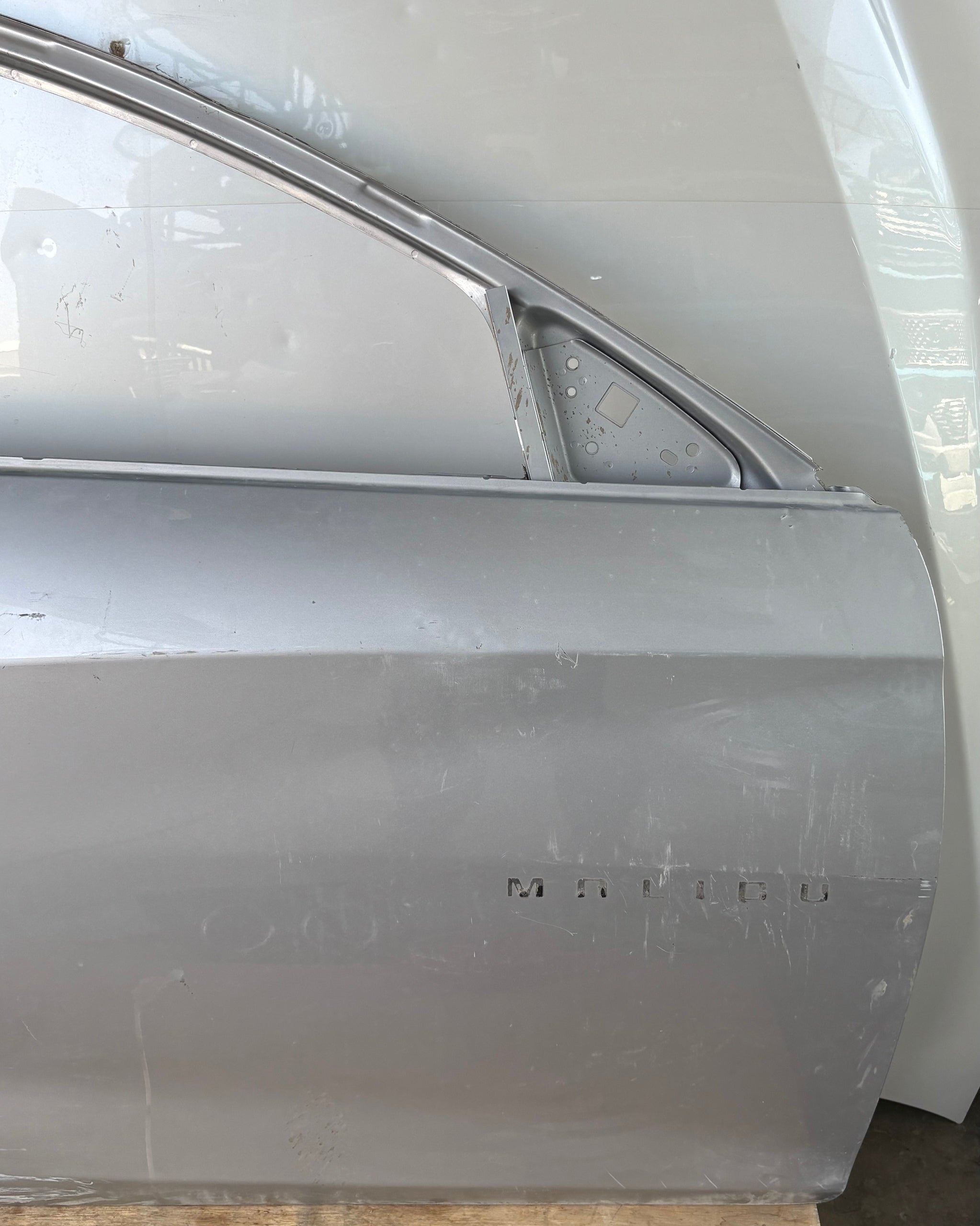 front-right Front Door Assembly for Chevrolet Malibu 2019 - Used2