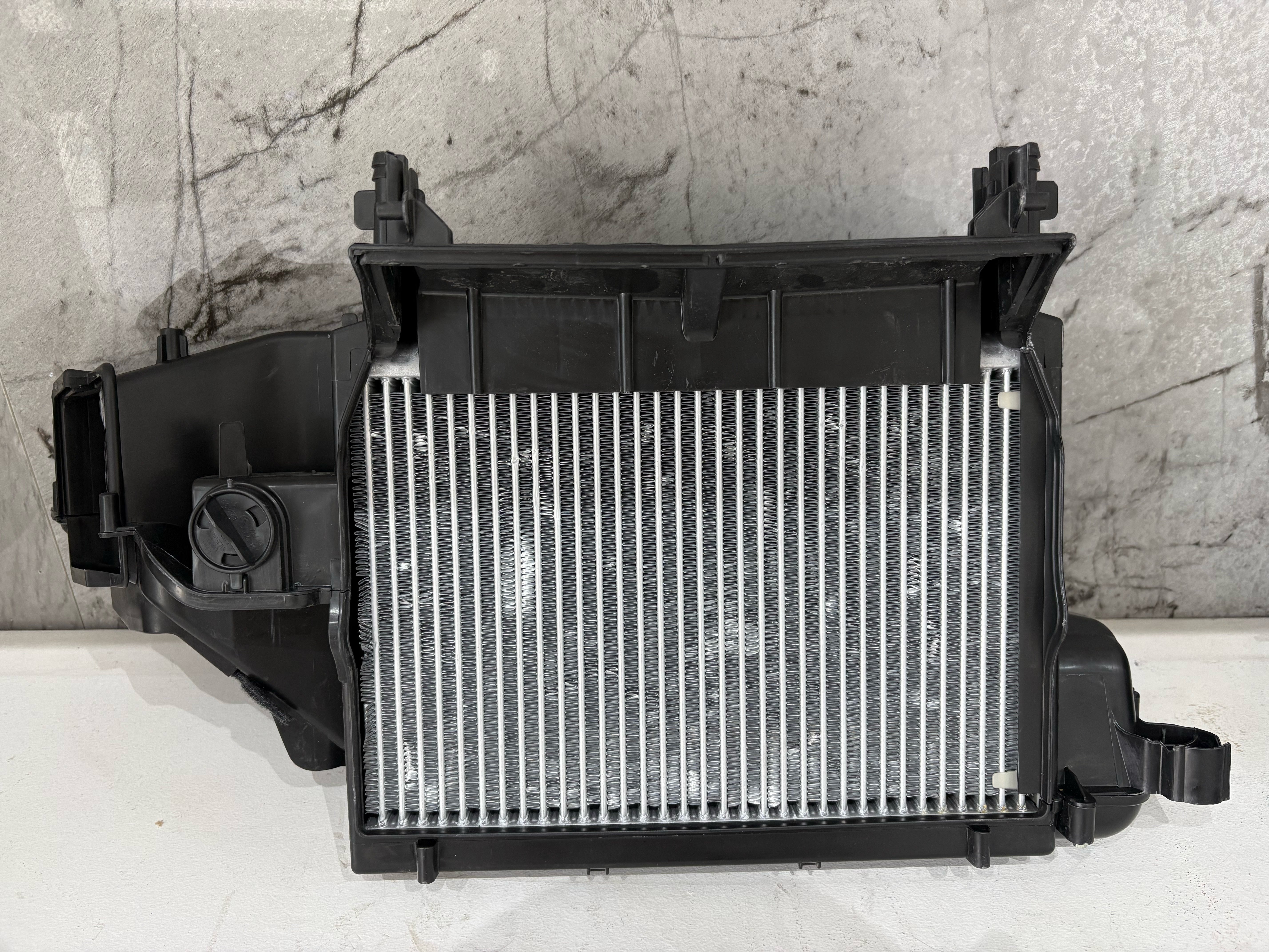 Universal AC Evaporator for Volkswagen Touareg 2018 - New3