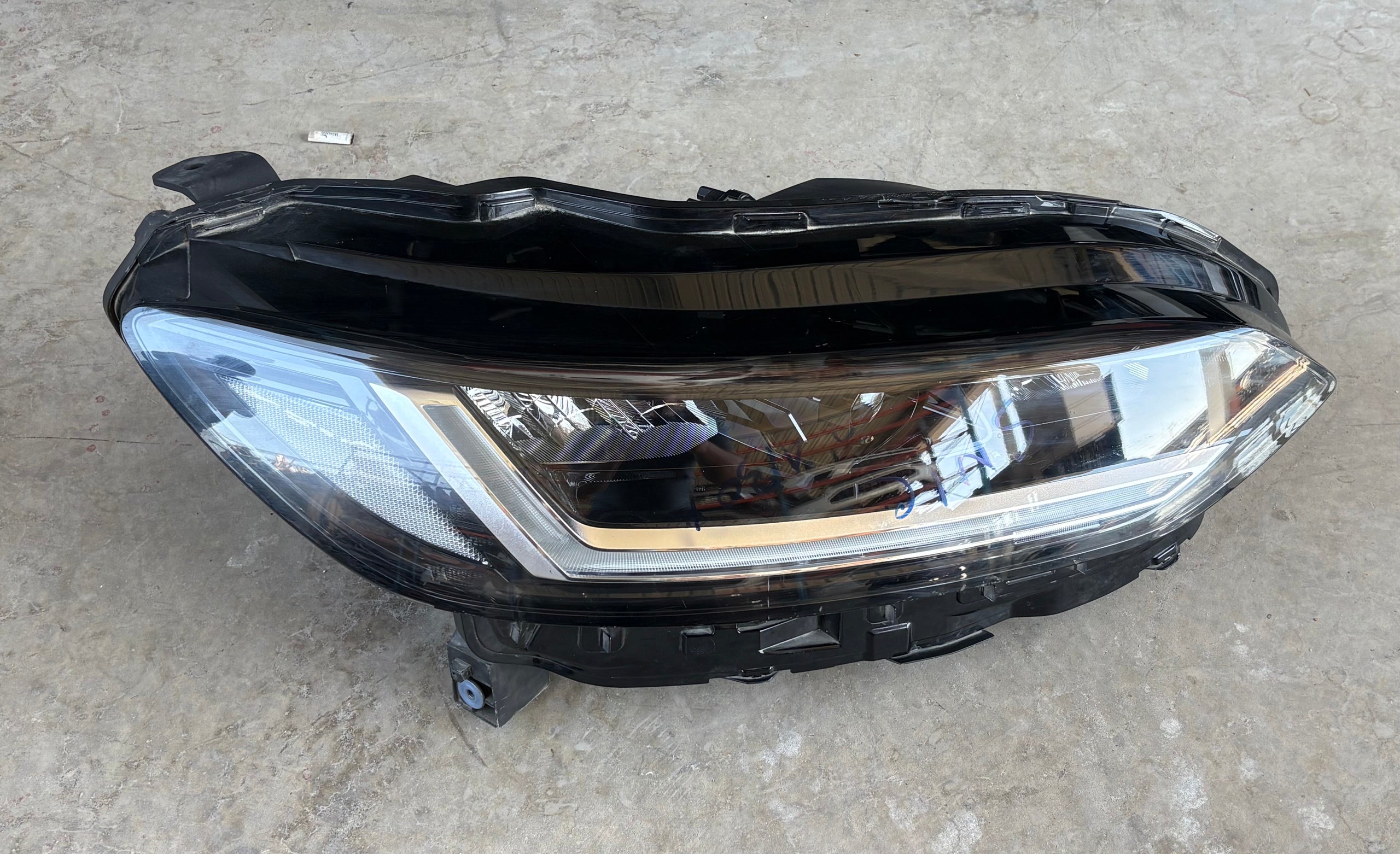 Right Headlamp Assembly for Honda ZR-V 2023 - Used-Main image