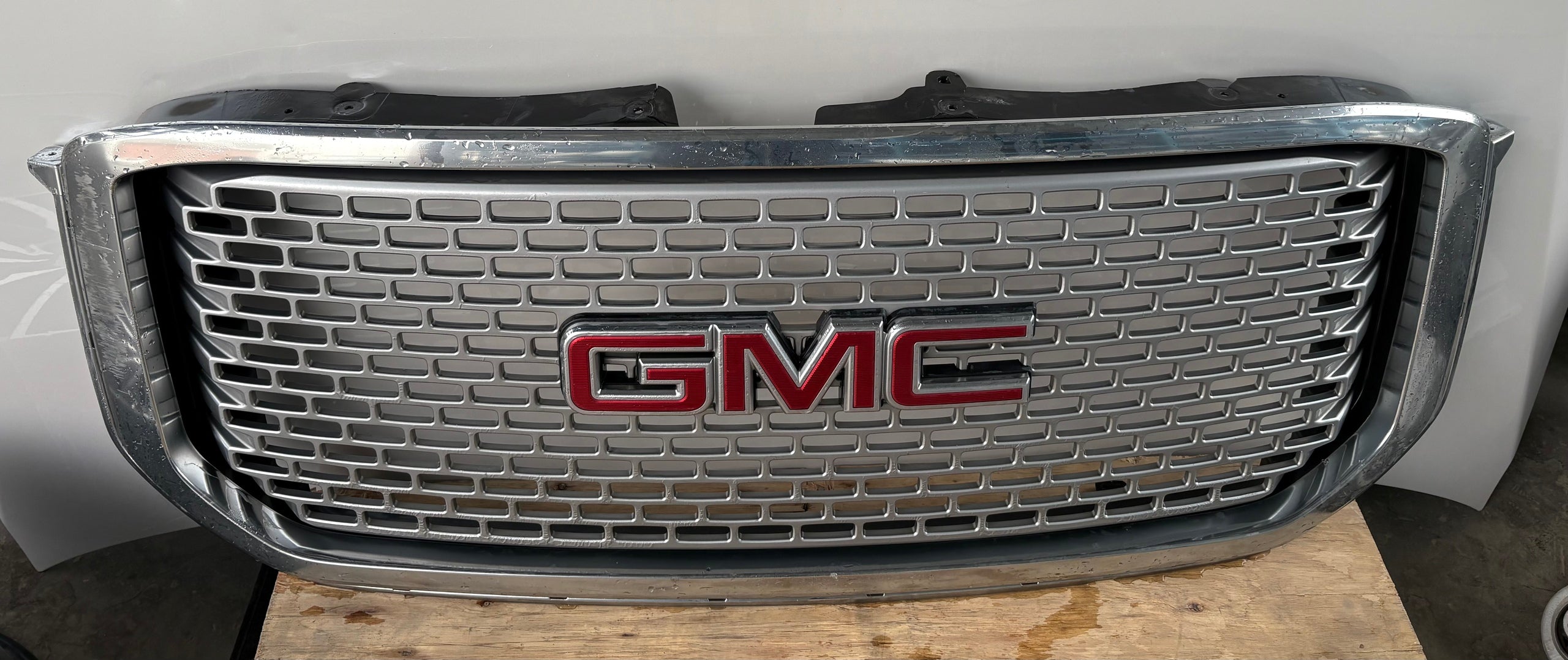 Front Grille for GMC Yukon 2020 - Used-Main image