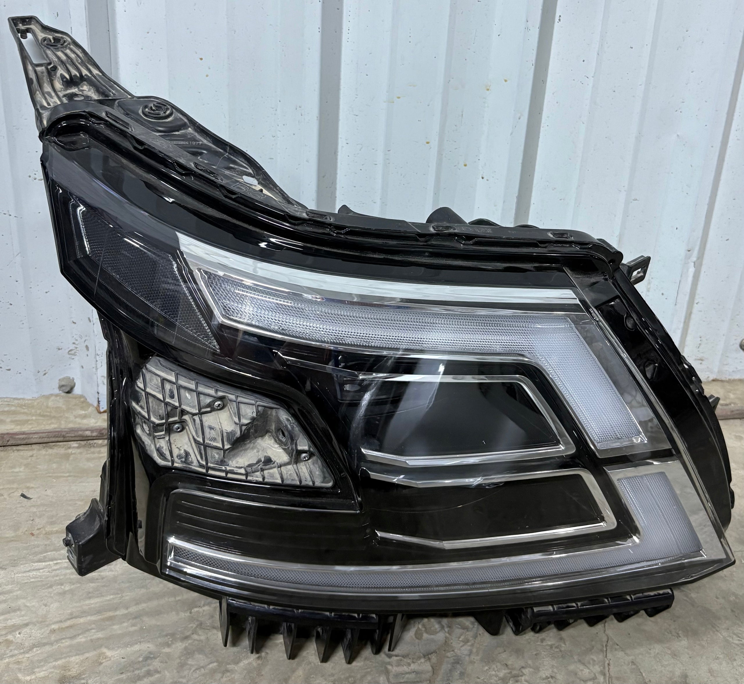 Right Headlamp for Nissan Patrol 2024 - Used-Main image
