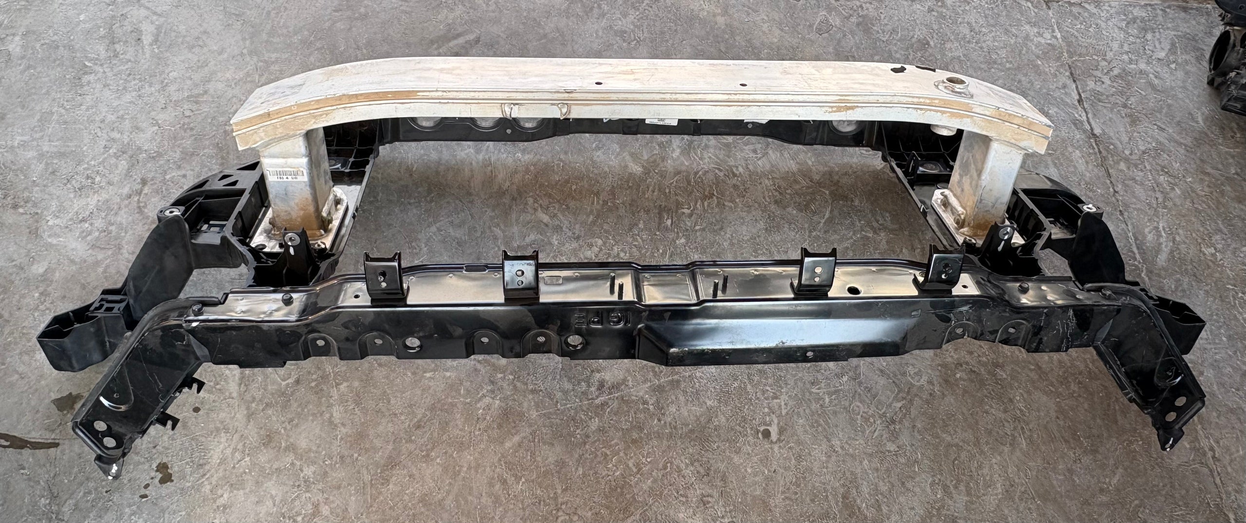 Front Bumper for Hyundai Azera 2021 - Used-Main image