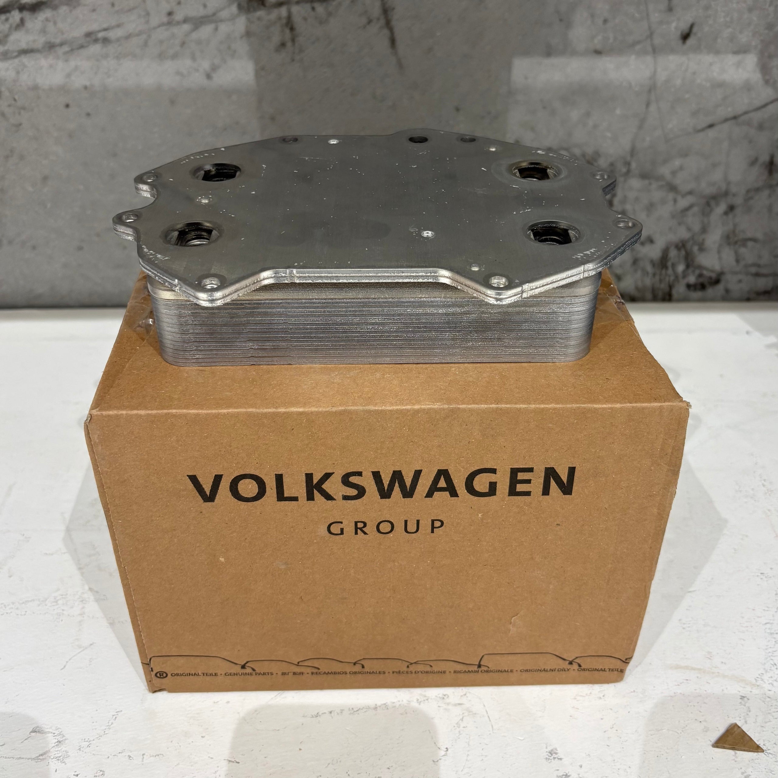 Universal Engine Oil Cooler for Porsche Cayenne 2018 - New2