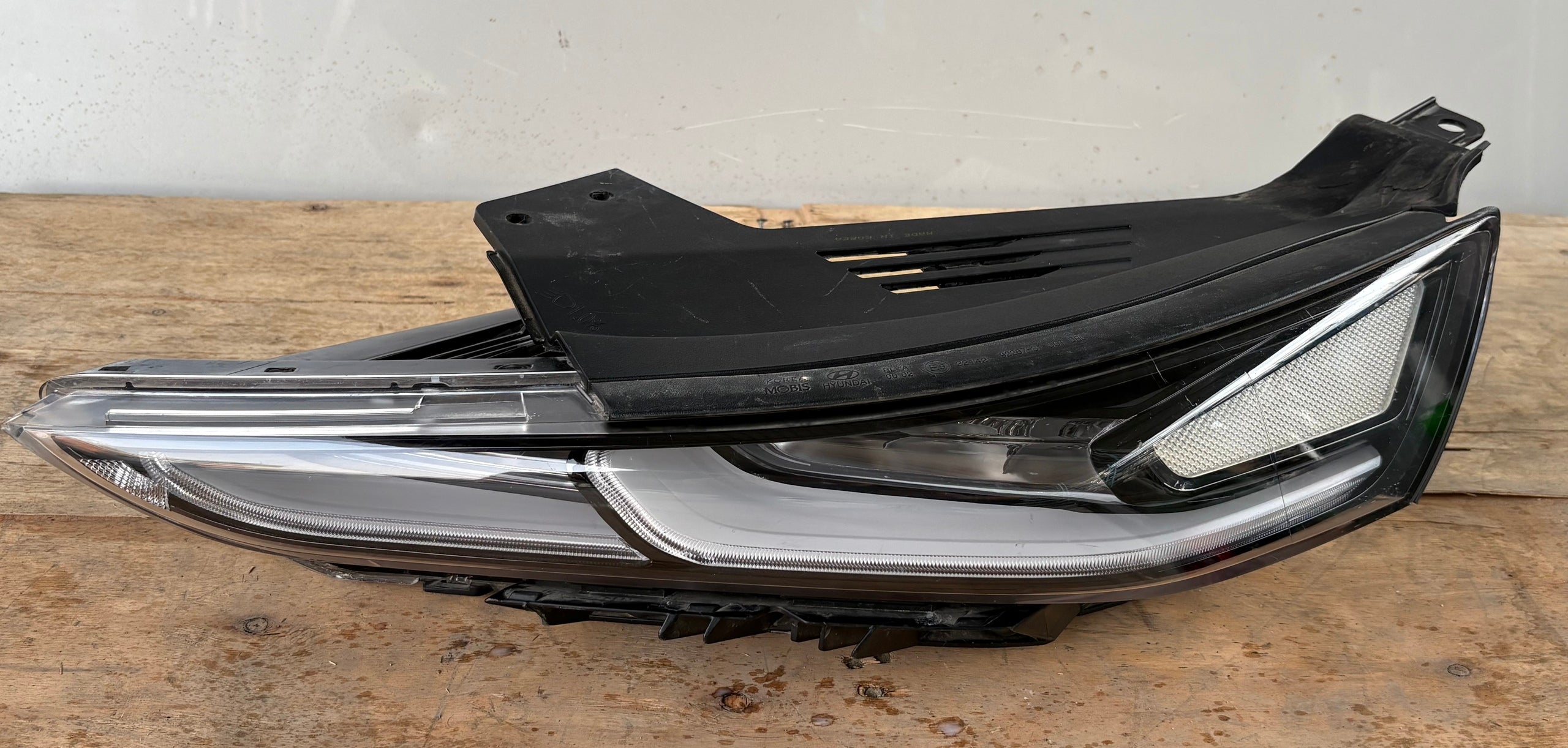 front LED Headlamp for Hyundai Santa Fe 2019 - Used3