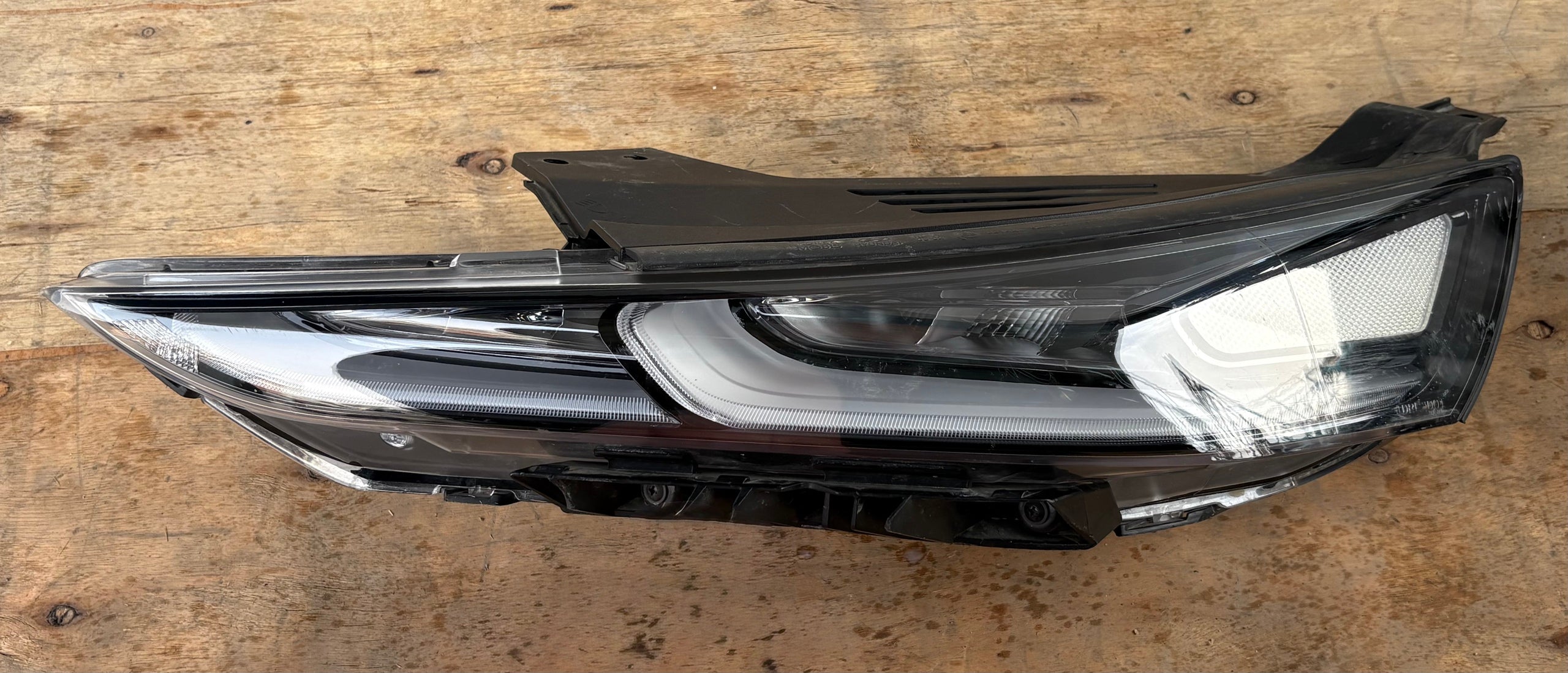 front LED Headlamp for Hyundai Santa Fe 2019 - Used-Main image