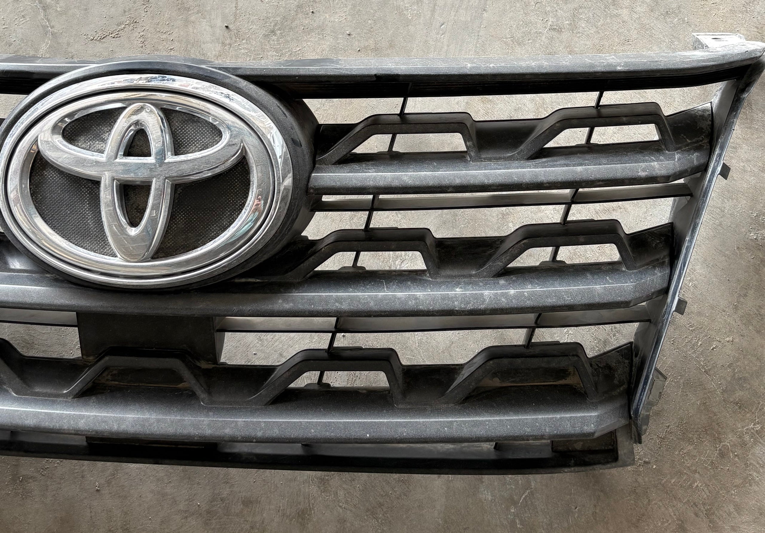 Front Grille for Toyota Fortuner 2022 (fits 2015-2024) - Used2