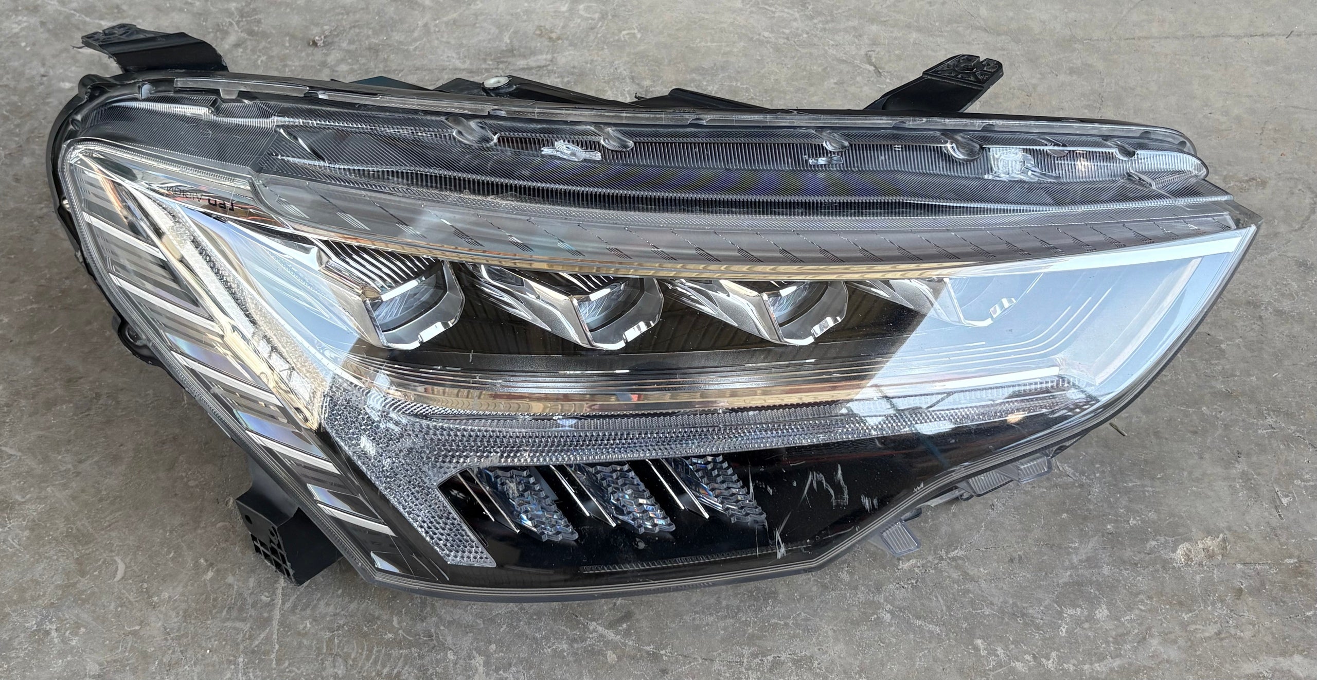 Right Headlamp for Haval Jolion 2022 - Used-Main image